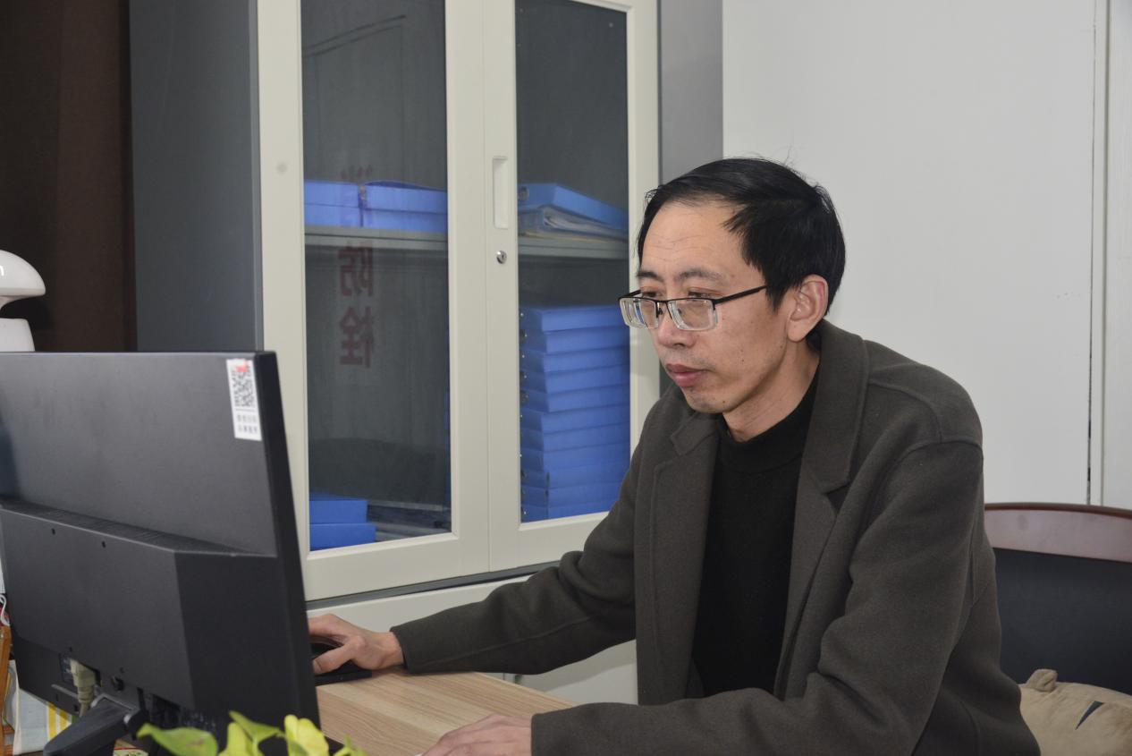 謹嚴細實 盡職盡責(zé)&mdash;&mdash;灌東鹽場劉洪建.jpg